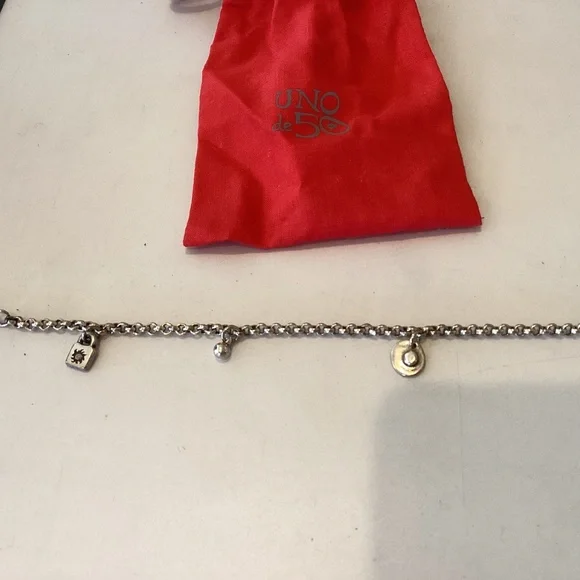 Uno de 50 - Picture 2 of 3